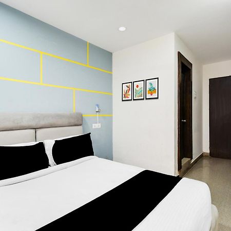 Super Townhouse Madhapur 100 Feet Road Formerly Jkc Grand Hyderabad Esterno foto