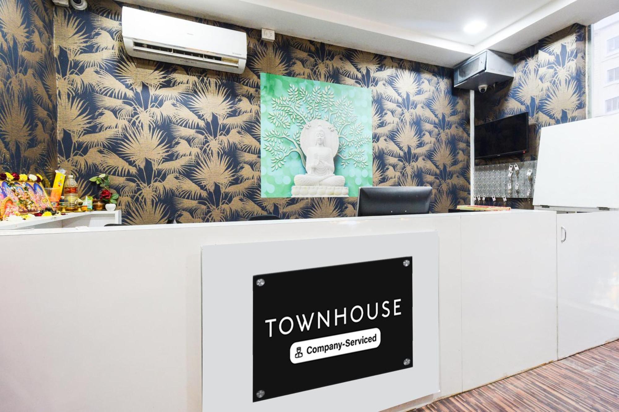Super Townhouse Madhapur 100 Feet Road Formerly Jkc Grand Hyderabad Esterno foto