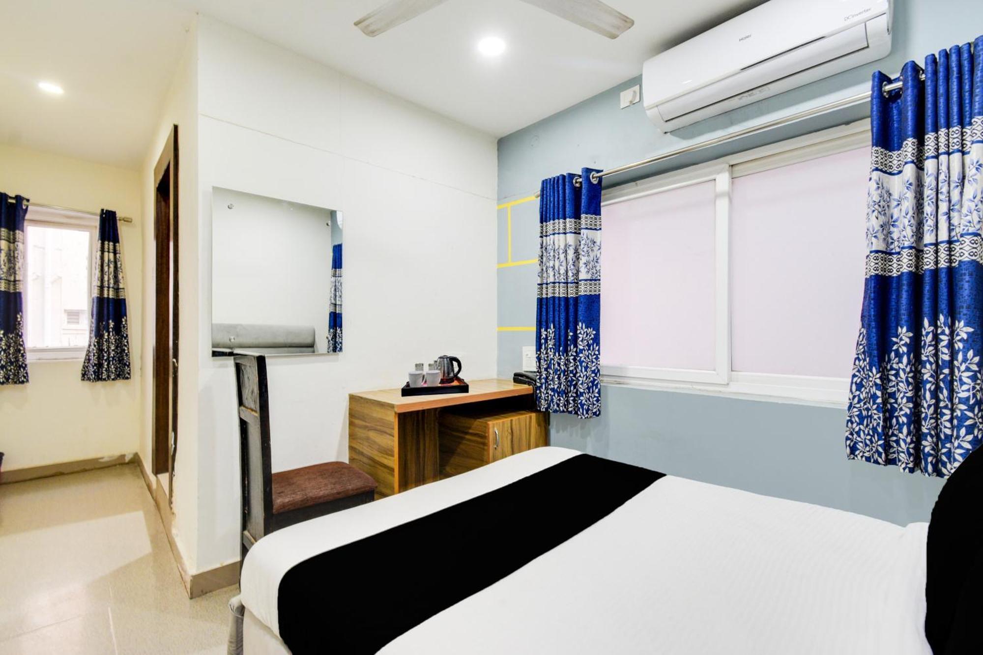 Super Townhouse Madhapur 100 Feet Road Formerly Jkc Grand Hyderabad Esterno foto