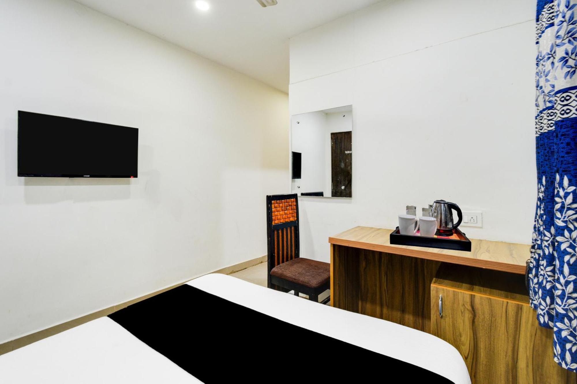 Super Townhouse Madhapur 100 Feet Road Formerly Jkc Grand Hyderabad Esterno foto