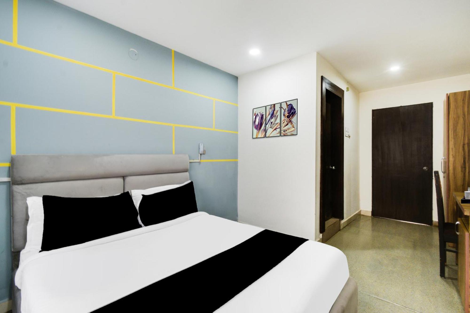 Super Townhouse Madhapur 100 Feet Road Formerly Jkc Grand Hyderabad Esterno foto