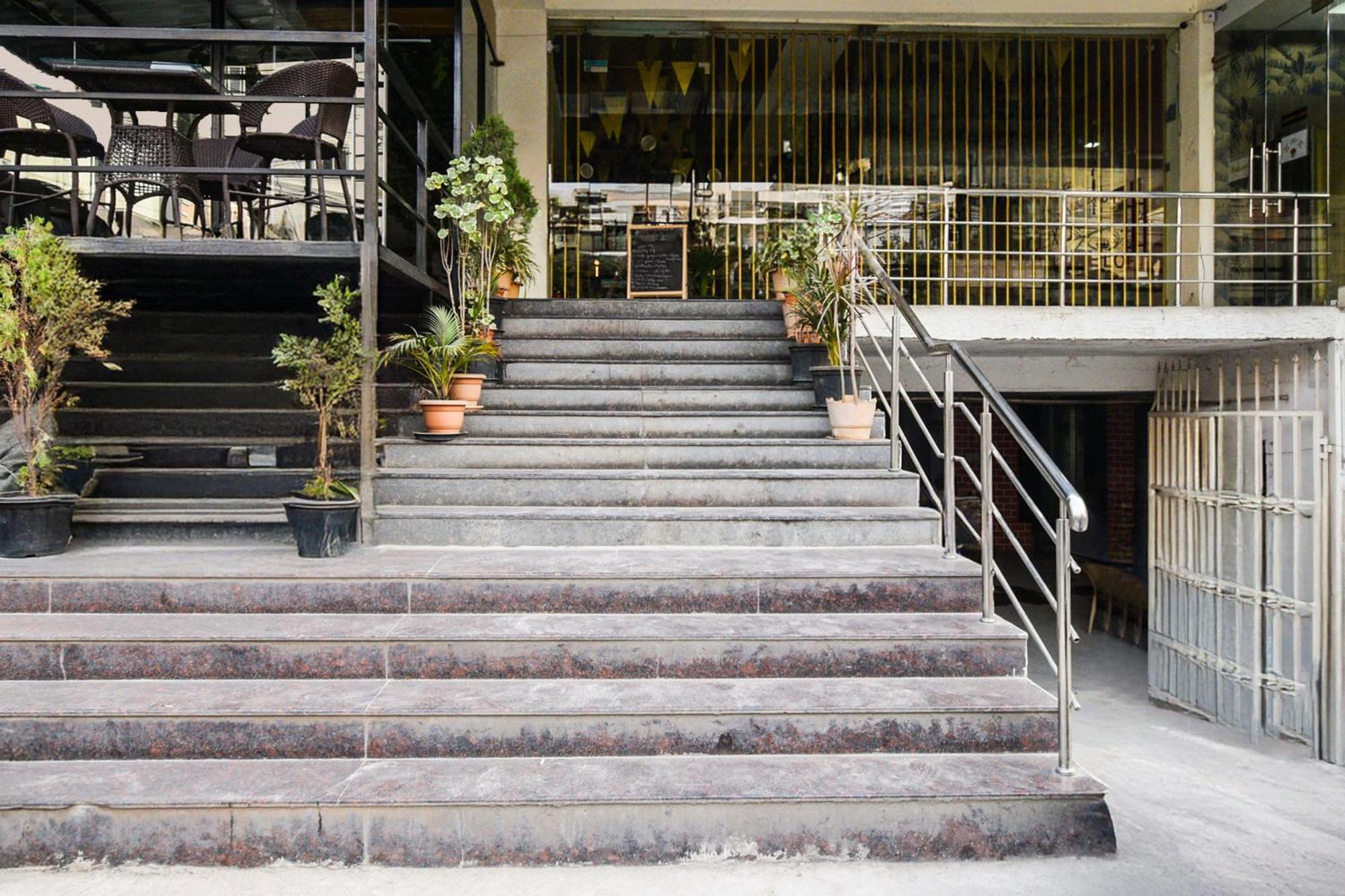 Super Townhouse Madhapur 100 Feet Road Formerly Jkc Grand Hyderabad Esterno foto
