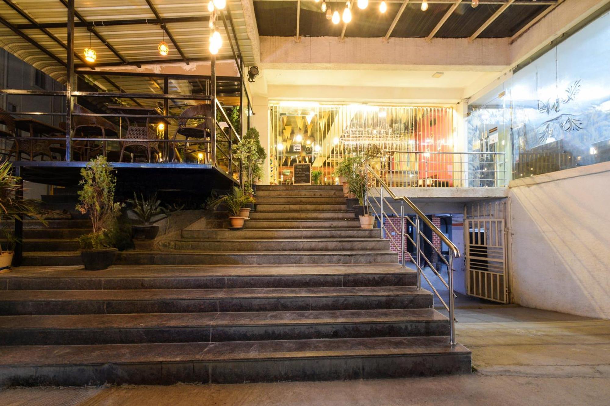 Super Townhouse Madhapur 100 Feet Road Formerly Jkc Grand Hyderabad Esterno foto