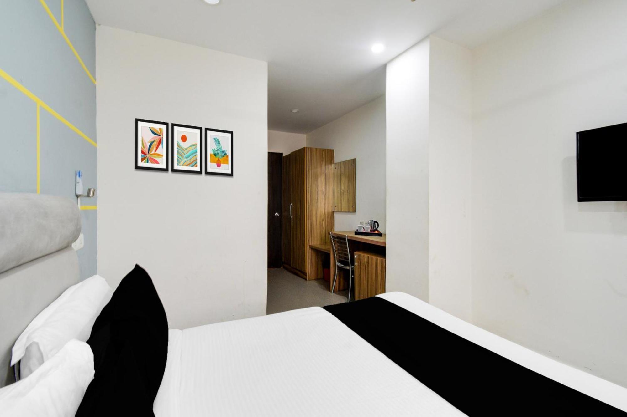 Super Townhouse Madhapur 100 Feet Road Formerly Jkc Grand Hyderabad Esterno foto